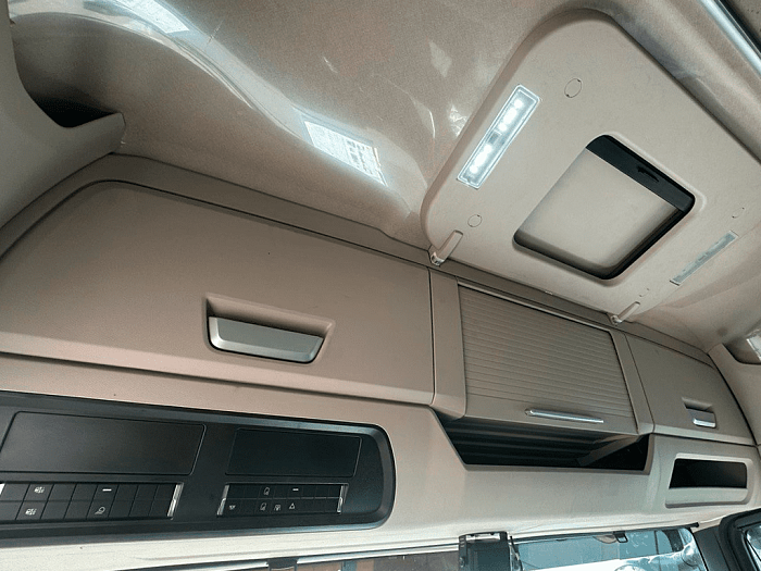 SITRAK C7H 4х2 (ВНУТРИ C-MAX)